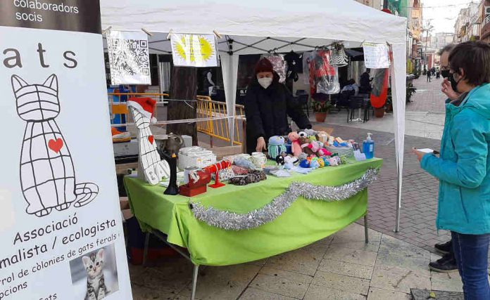 Gavà Gats recull fons per protegir les colònies de gats