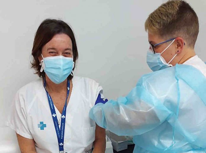 El personal del Hospital de Viladecans es vacuna