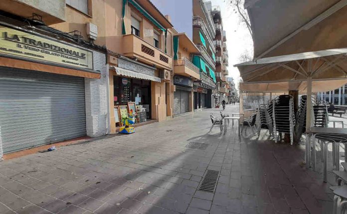 La restauració obrirà una hora més per franja