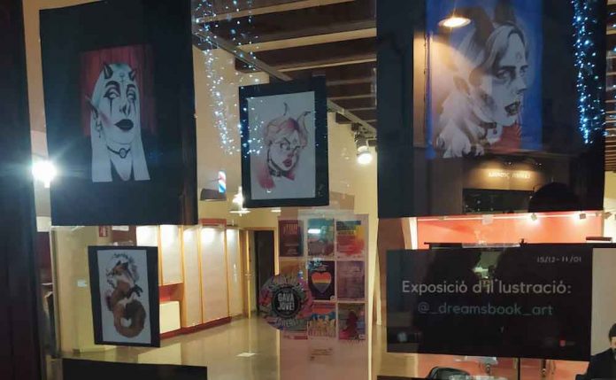 casgranok Cada quinze dies les finestres exteriors de l'Espai Jove La Casa Gran acullen una petita exposició