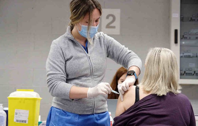 Prop de 6000 gavanencs ja han rebut la primera dosi de la vacuna