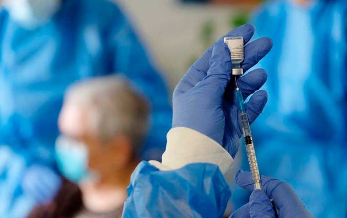 Salut inicia la vacunació amb segones dosis als essencials