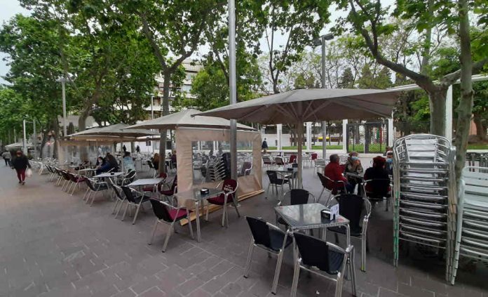 Comerços, bars, restaurants, sales de jocs i equipaments culturals i esportius han de tancar a les 00.30 com a màxim