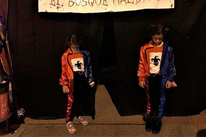800 persones passen por al Bosque Maldito