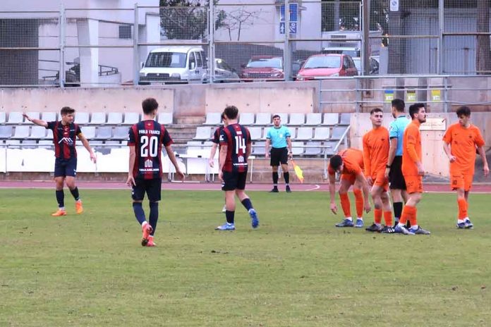 El CF Gavà planta cara al líder