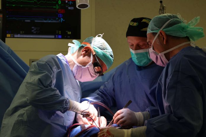 Bellvitge, líder en España, en trasplantes renales y cardíacos en adultos