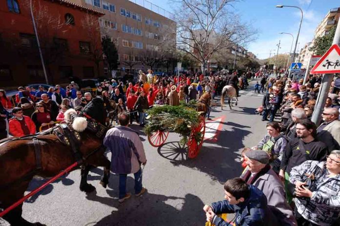 Tall de carrers, diumenge, pel pas dels Tres Tombs