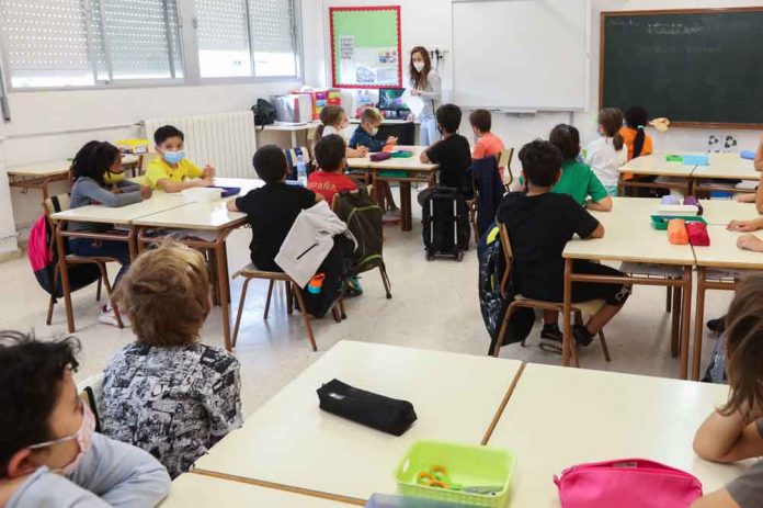 151.400 euros en beques escolars aquest curs