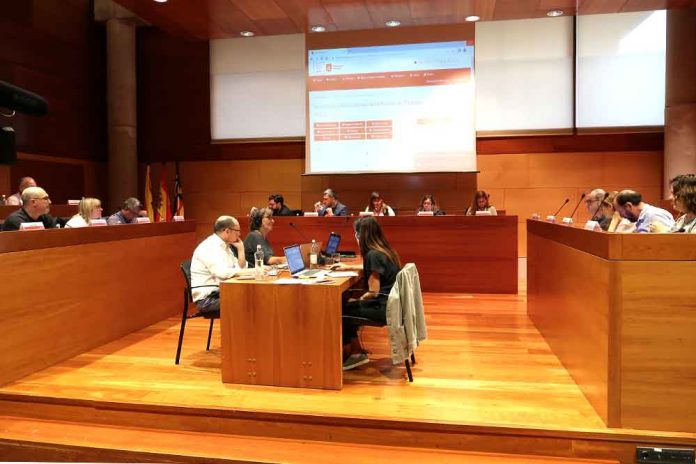 ple-1-291022 El Ple reclama un millor finançament per als ajuntaments