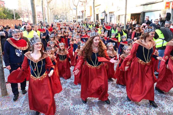 Més de 1100 persones participen en la rua de Carnaval