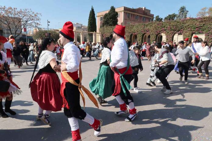 tornaboda-1-200223 Gavà balla la Tornaboda per celebrar el Carnaval