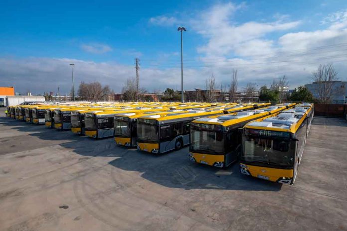 BUSOS-1-030423 66 busos nous donen servei al Baix Llobregat sud