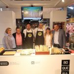 Foto de família de la presentació d’avui de la Fira a La Boqueria