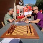 Casanova (dreta), jugant una partida d’escacs a l’estand del club