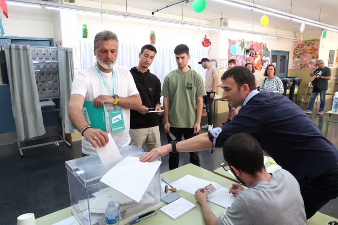Isidre Casas ha votat aquest matí al col·legi Salvador Lluch