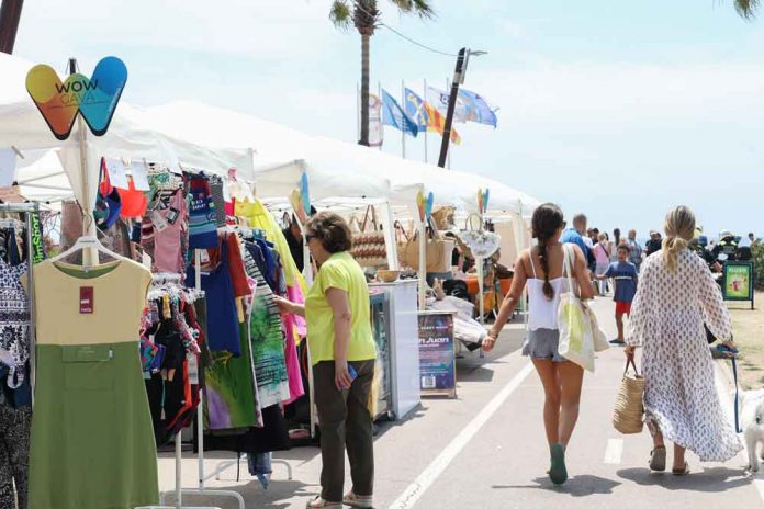 Bon ambient al Market WOW de la platja