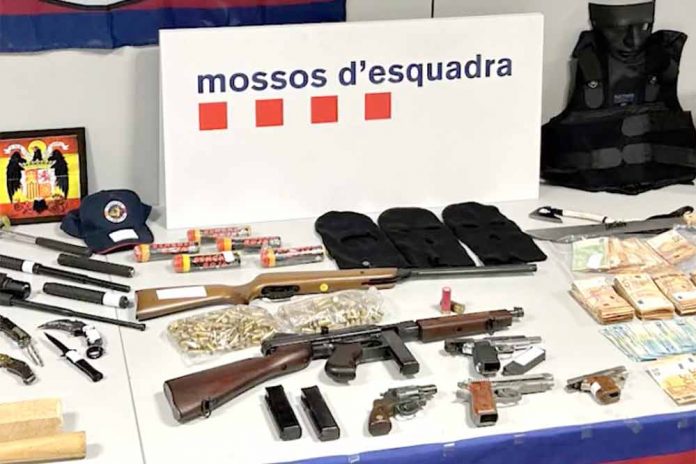 casuals-23 Intervenen armes a Gavà en l'nvestigació contra els Casuals
