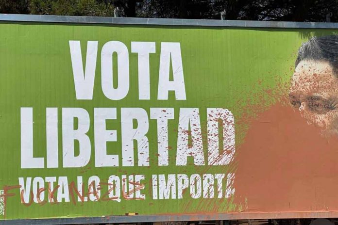 VOX-240723 Vox Gavà denuncia actes vandàlics contra els seus cartells