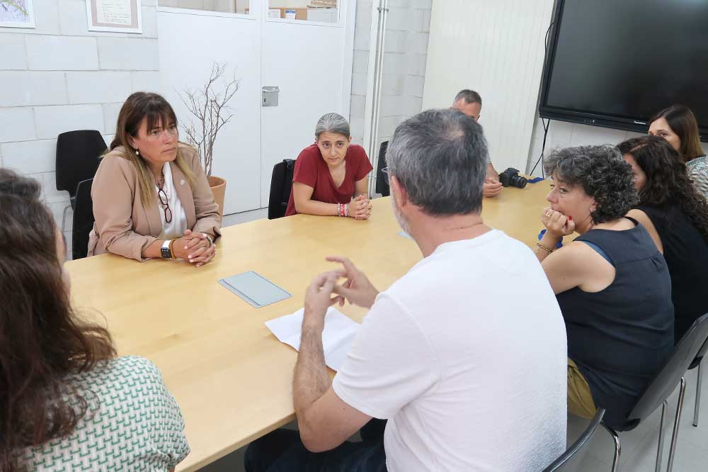 Gemma Badia visita el Calamot per conèixer les inquietuds del centre