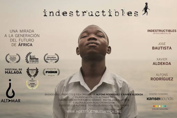 Indestructible recorre cinc històries de nens