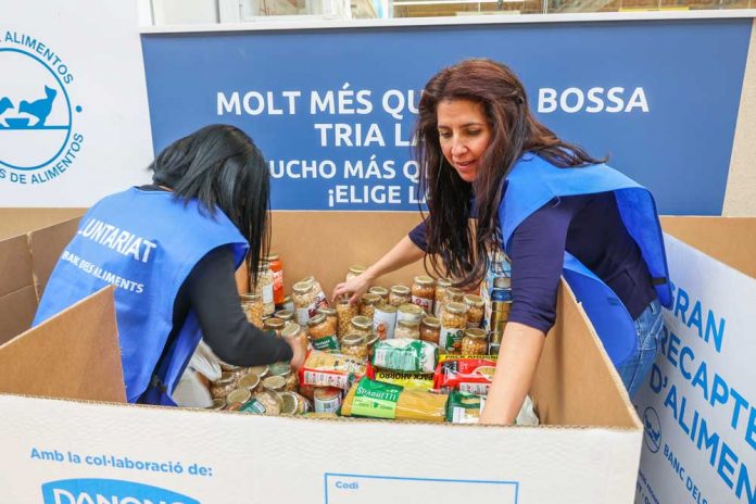 GRAN-RECPATE-131123 Crida del Banc dels Aliments per trobar voluntaris