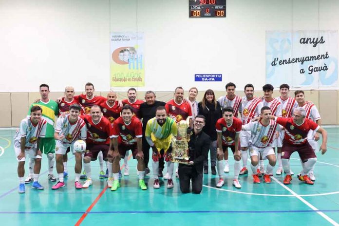 Futbolistes i youtubers juguen un partit solidari a Gavà