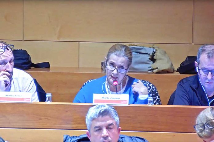 erc-151223 ERC reclama que els infants amb discapacitat recuperin la piscina