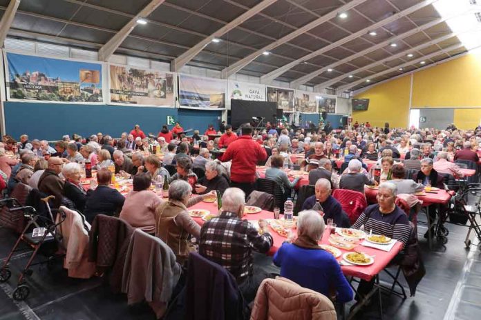 gent-gran-1-171223 De festa amb la gent gran 2023