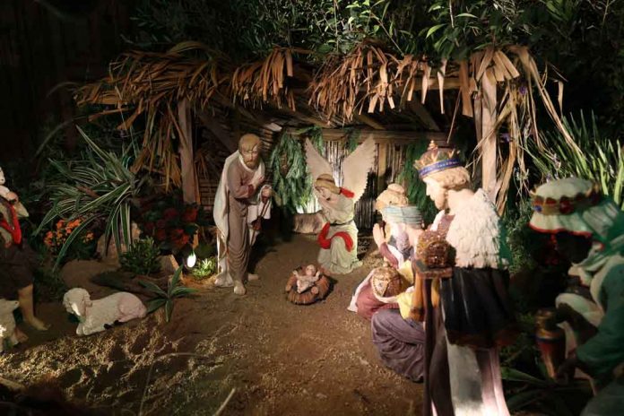 Pessebre tradicional al porxo de la Parròquia de Sant Pere