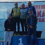 Alberto Cemborain (a dalt, el primer per l’esquerra), bronze en marxa 10 Km Màster 50