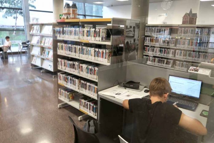 La biblioteca ofereix un espai per estudiar
