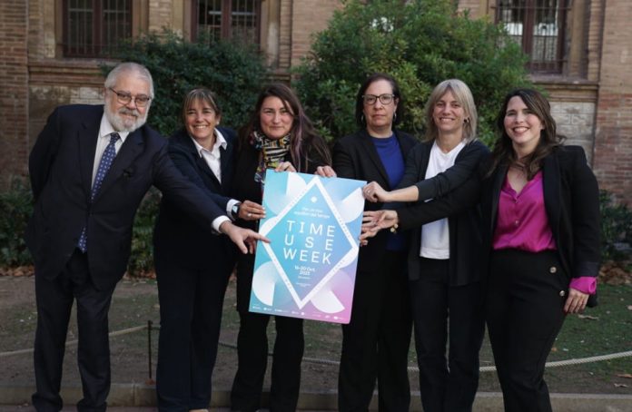 Badia, amb la resta de representants de les administracions públiques reunides ahir per parlar de polítiques del temps polítiques del temps