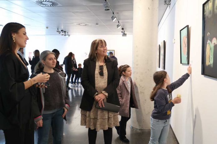 La gavanenca Julia Tarrats exposa a la biblioteca Josep Soler Vidal
