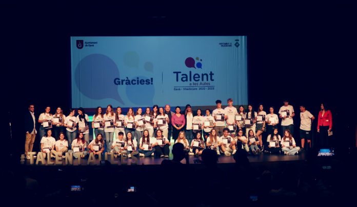 Foto de família de la final de l'edició del passat any del Talent a les Aules Talent a les Aules