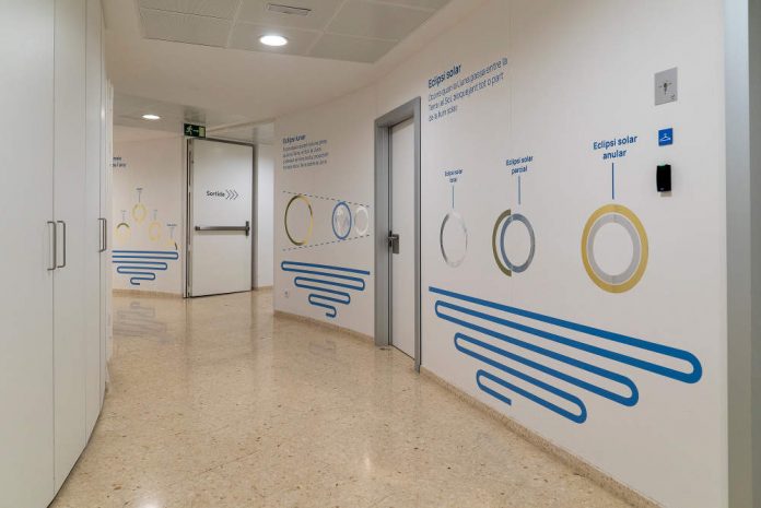 Nova senyalització a l'edifici principal de l'Hospital de Bellvitge