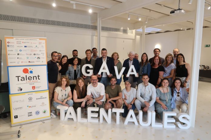Foto de família de l'esmorzar d'aquest matí Talent a les Aules