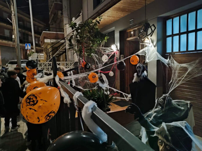 Una imatge de l'activitat que l'associació va muntar al barri l'any passat Halloween