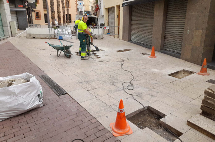 Millores de paviment al carrer Major
