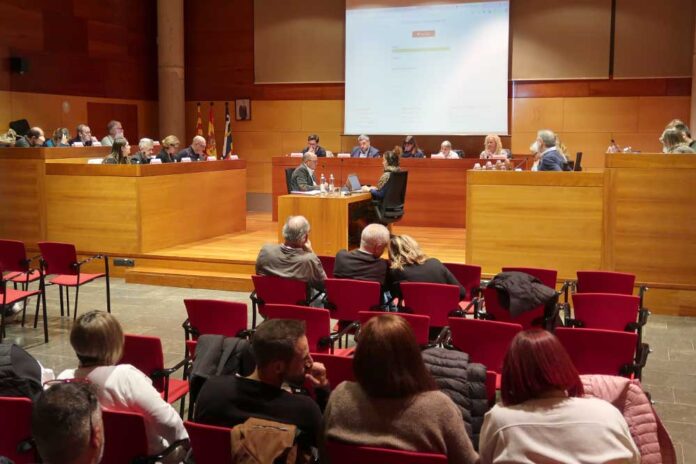 PLE-1-281124 Aprovada una moció a favor de pujar la taxa turística