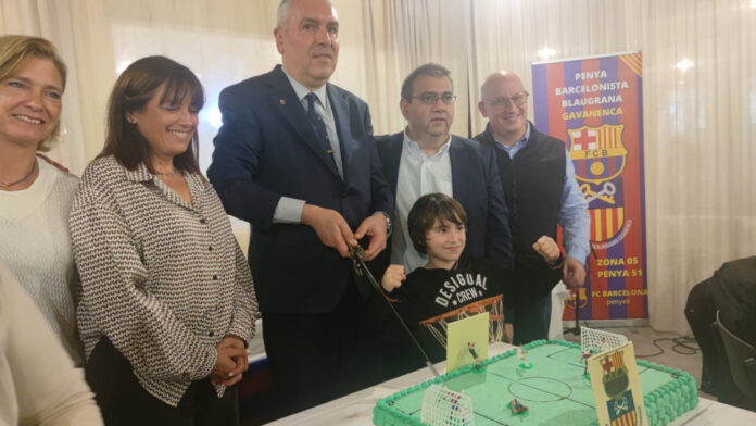 Jordi Culé, amb Badia i Kerstens a punt de tallar el pastís de celebració Penya Barcelonista