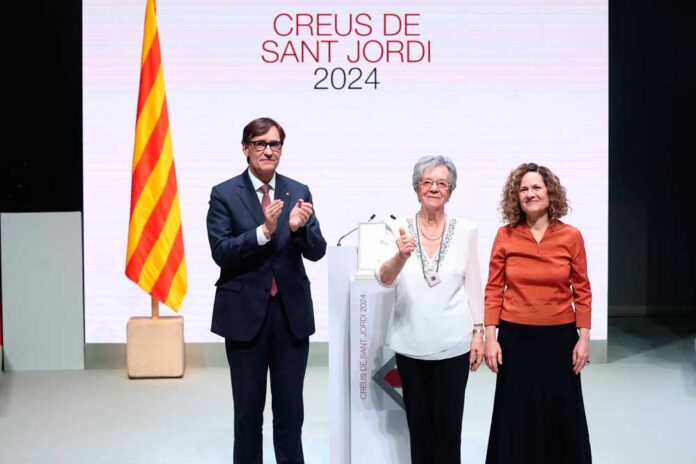 Aurora Batet rep la Creu de Sant Jordi