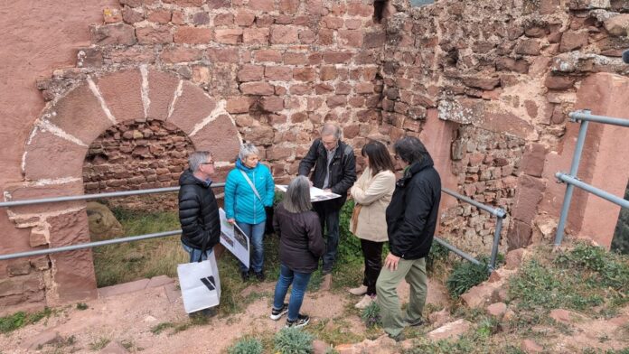 Badia, en un moment de la seva visita aquest matí al castell d'Eramprunyà castell