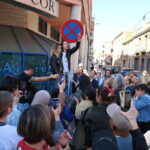 Megui Martínez i Eva Jiménez, parlant amb els manifestants