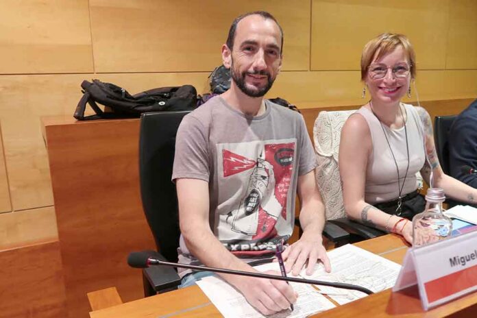 EN-COMU-PODEM-070525- ECP pide que se reasfalte la calle Colomeres