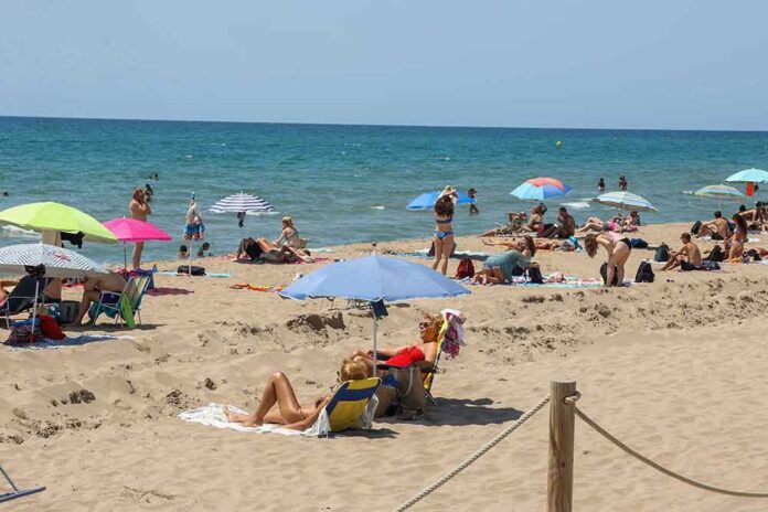 PLATJA-GAVA-150525 Gavà se suma a la campanya platges sense fum