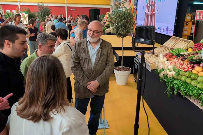 El diputat de VOX Rafael Villafranca visita la Fira