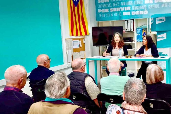 Mudit Grau presenta Un Cel invertit a la seu de Junts