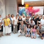Foto de família de Gemma Badia amb els participants a la 31ª edició de L’Art No Té Edat
