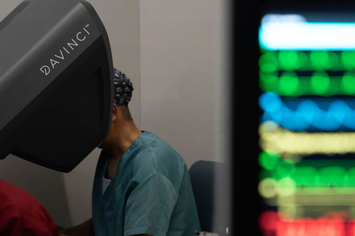 Primeres operacions de cirurgia robòtica