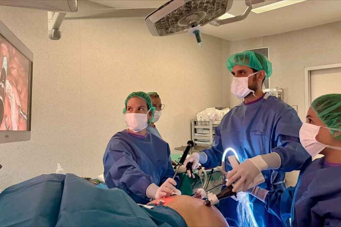 Bellvitge posa en marxa la cirurgia ambulatòria del bypass gàstric